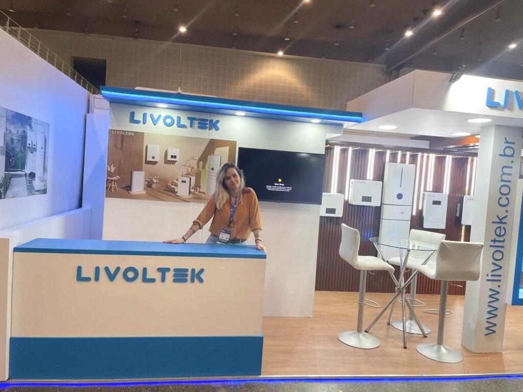 Estande da Livoltek no Intersolar Summit Brasil Fortaleza 2023